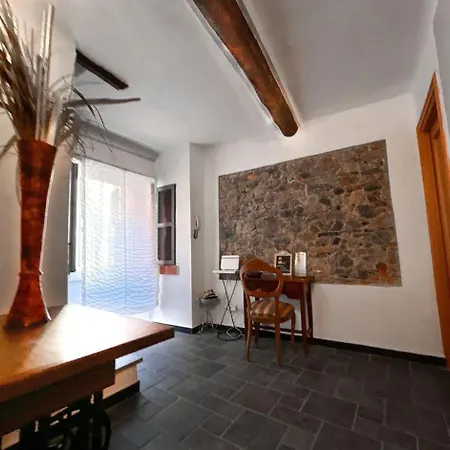 Guest house Jolly Roger 4*